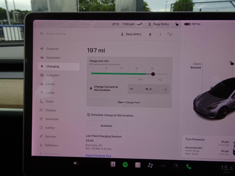 TESLA MODEL 3